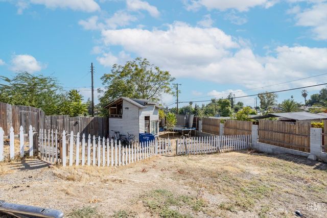 909 Oberlin Court, Bakersfield, CA 93305