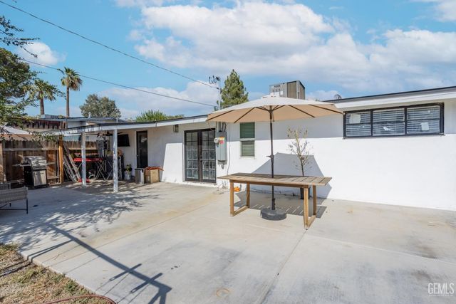 909 Oberlin Court, Bakersfield, CA 93305