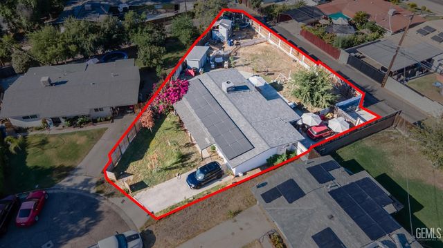 909 Oberlin Court, Bakersfield, CA 93305
