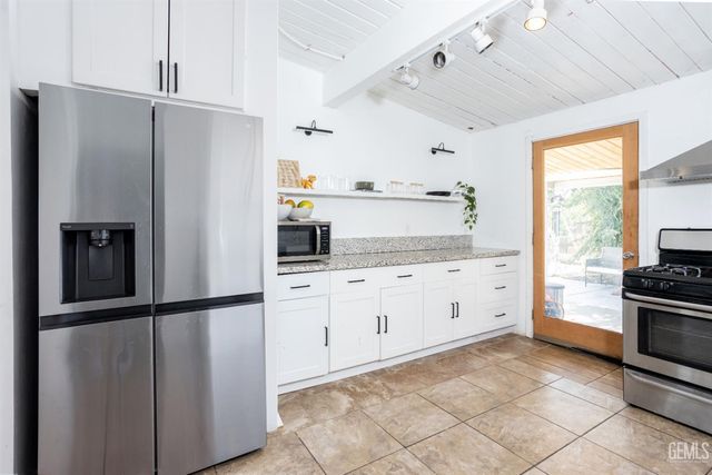 909 Oberlin Court, Bakersfield, CA 93305