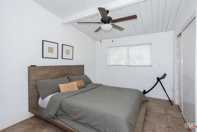 909 Oberlin Court, Bakersfield, CA 93305