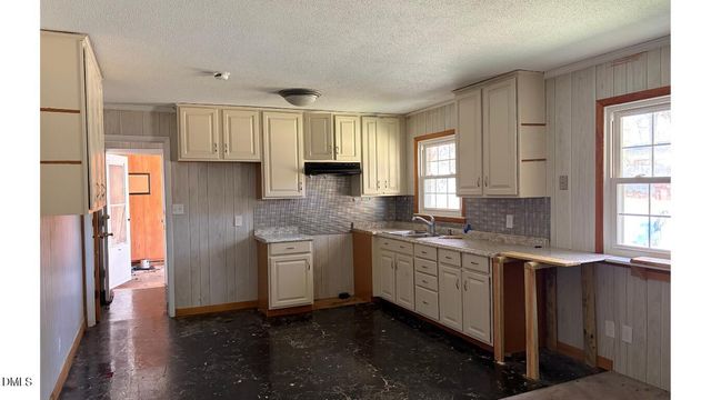 2516 Evergreen Avenue, Burlington, NC 27217