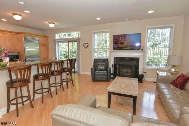 3 Skyview Dr, North Haledon Boro, NJ 07508