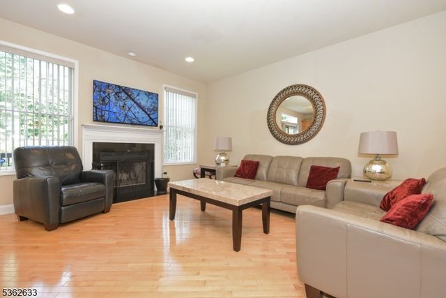 3 Skyview Dr, North Haledon Boro, NJ 07508