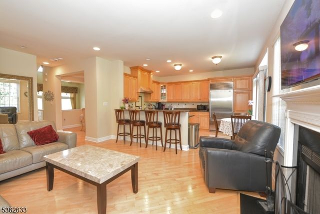 3 Skyview Dr, North Haledon Boro, NJ 07508