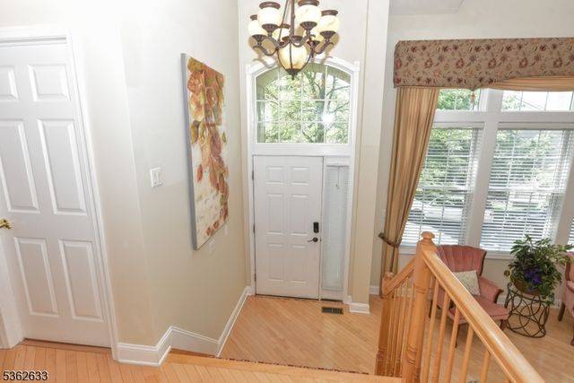 3 Skyview Dr, North Haledon Boro, NJ 07508