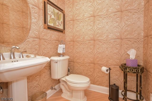 3 Skyview Dr, North Haledon Boro, NJ 07508