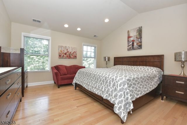 3 Skyview Dr, North Haledon Boro, NJ 07508