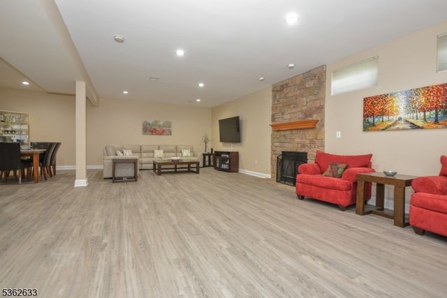 3 Skyview Dr, North Haledon Boro, NJ 07508