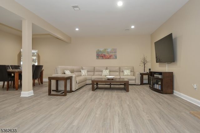 3 Skyview Dr, North Haledon Boro, NJ 07508