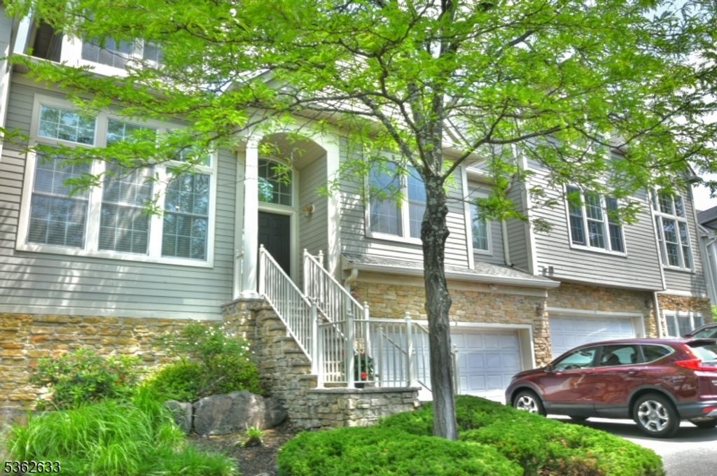3 Skyview Dr, North Haledon Boro, NJ 07508