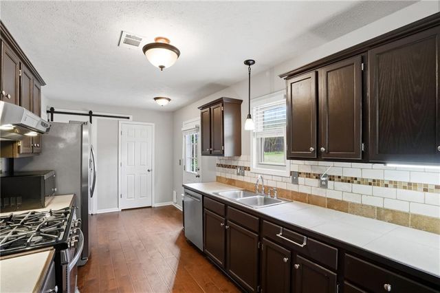 165 Riverchase Drive, Woodstock, GA 30188