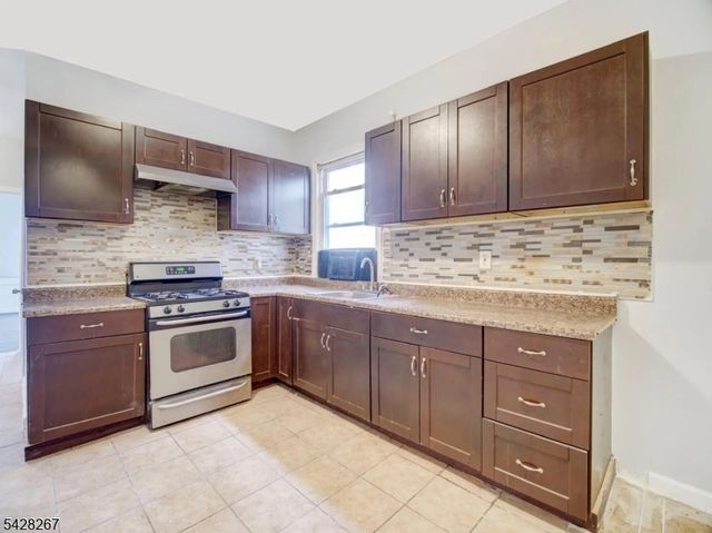 49 Parkview Ter, Newark City, NJ 07112