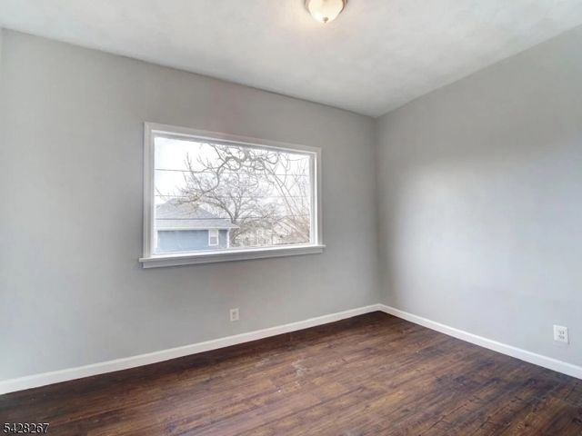 49 Parkview Ter, Newark City, NJ 07112
