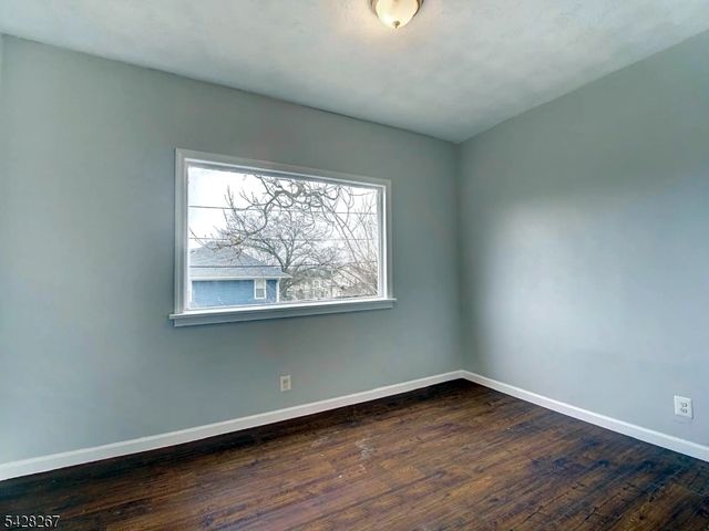 49 Parkview Ter, Newark City, NJ 07112