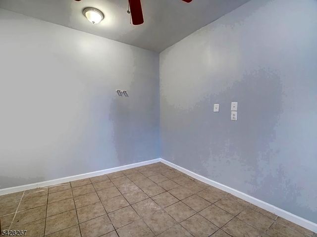 49 Parkview Ter, Newark City, NJ 07112