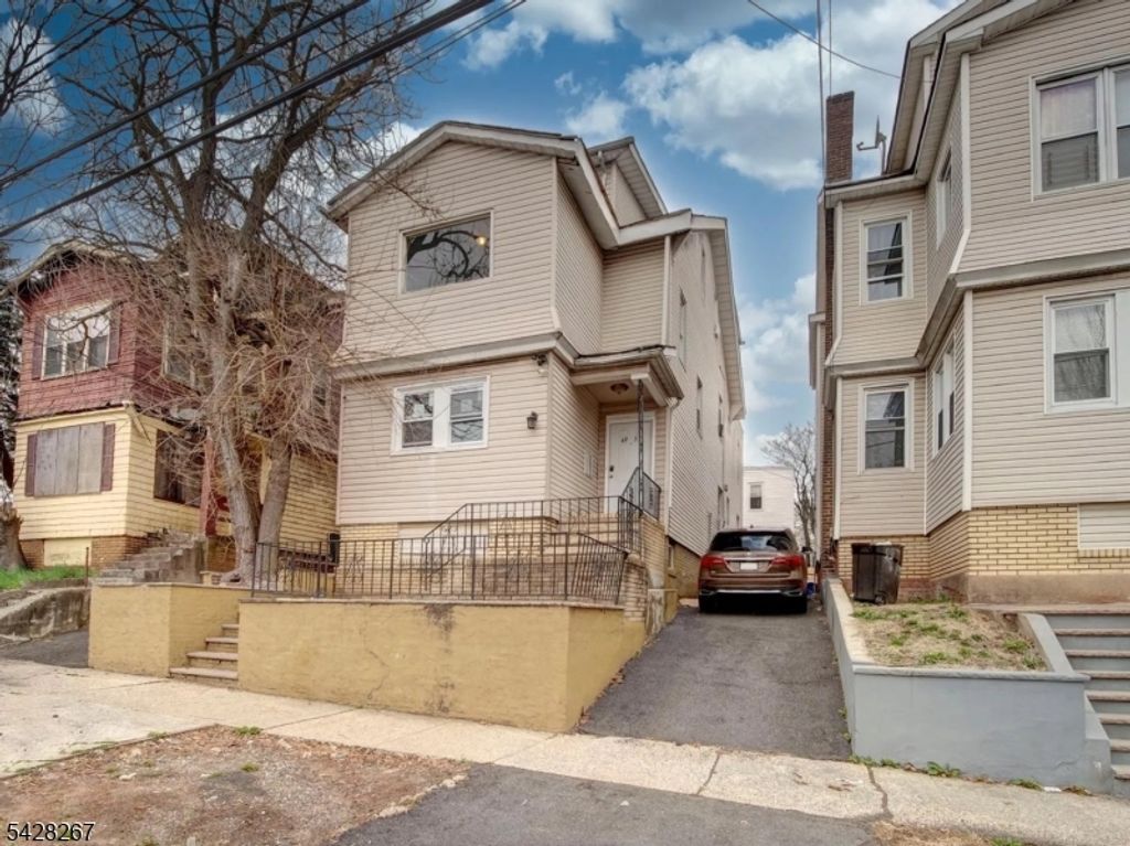 49 Parkview Ter, Newark City, NJ 07112