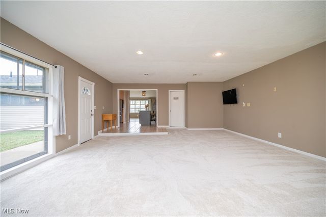 2430 Redgate Lane, Youngstown, OH 44511