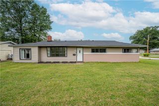 2430 Redgate Lane, Youngstown, OH 44511