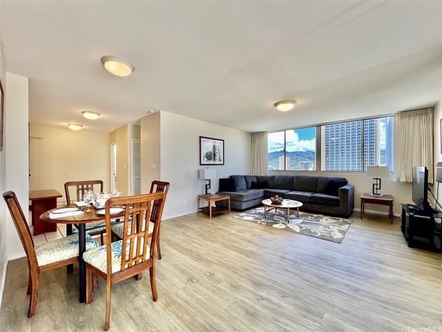 2500 Kalakaua Avenue 1604, Honolulu, HI 96815