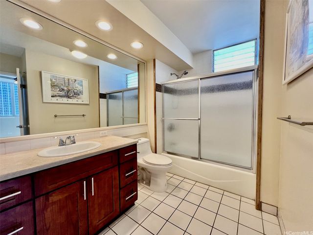 2500 Kalakaua Avenue 1604, Honolulu, HI 96815