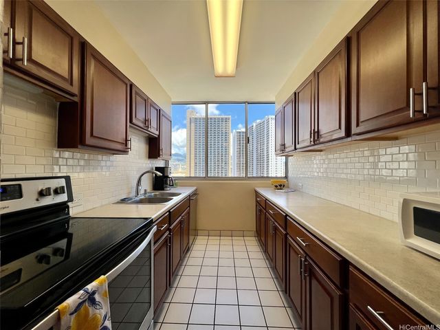 2500 Kalakaua Avenue 1604, Honolulu, HI 96815