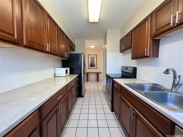 2500 Kalakaua Avenue 1604, Honolulu, HI 96815