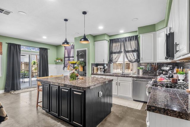 1418 Hunter Creek Dr, Patterson, CA 95363