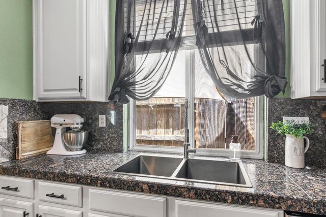 1418 Hunter Creek Dr, Patterson, CA 95363