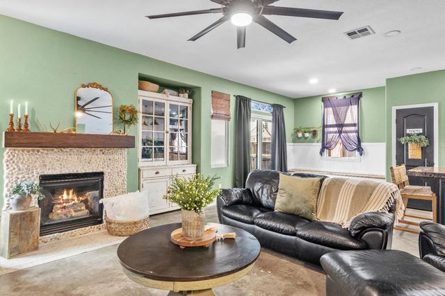 1418 Hunter Creek Dr, Patterson, CA 95363