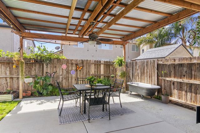 1418 Hunter Creek Dr, Patterson, CA 95363