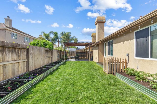 1418 Hunter Creek Dr, Patterson, CA 95363