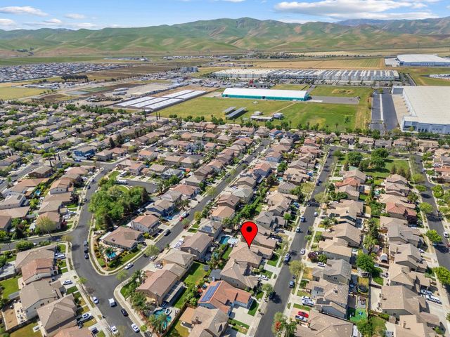 1418 Hunter Creek Dr, Patterson, CA 95363