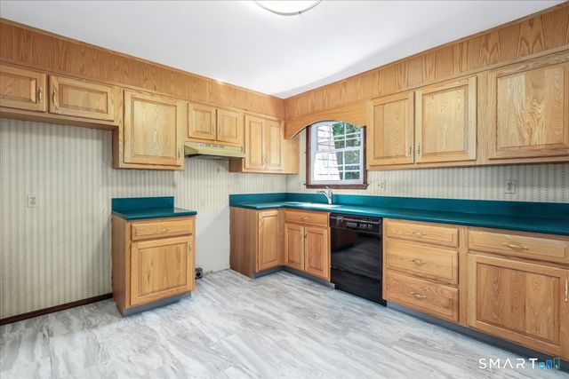 16 Greta Drive, Danbury, CT 06810