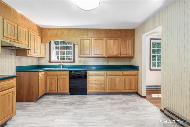 16 Greta Drive, Danbury, CT 06810