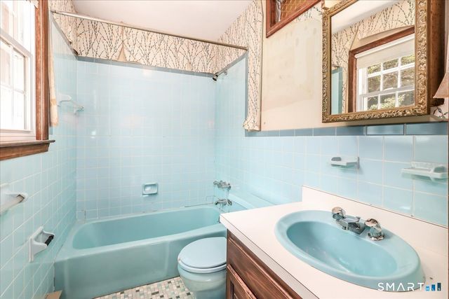 16 Greta Drive, Danbury, CT 06810