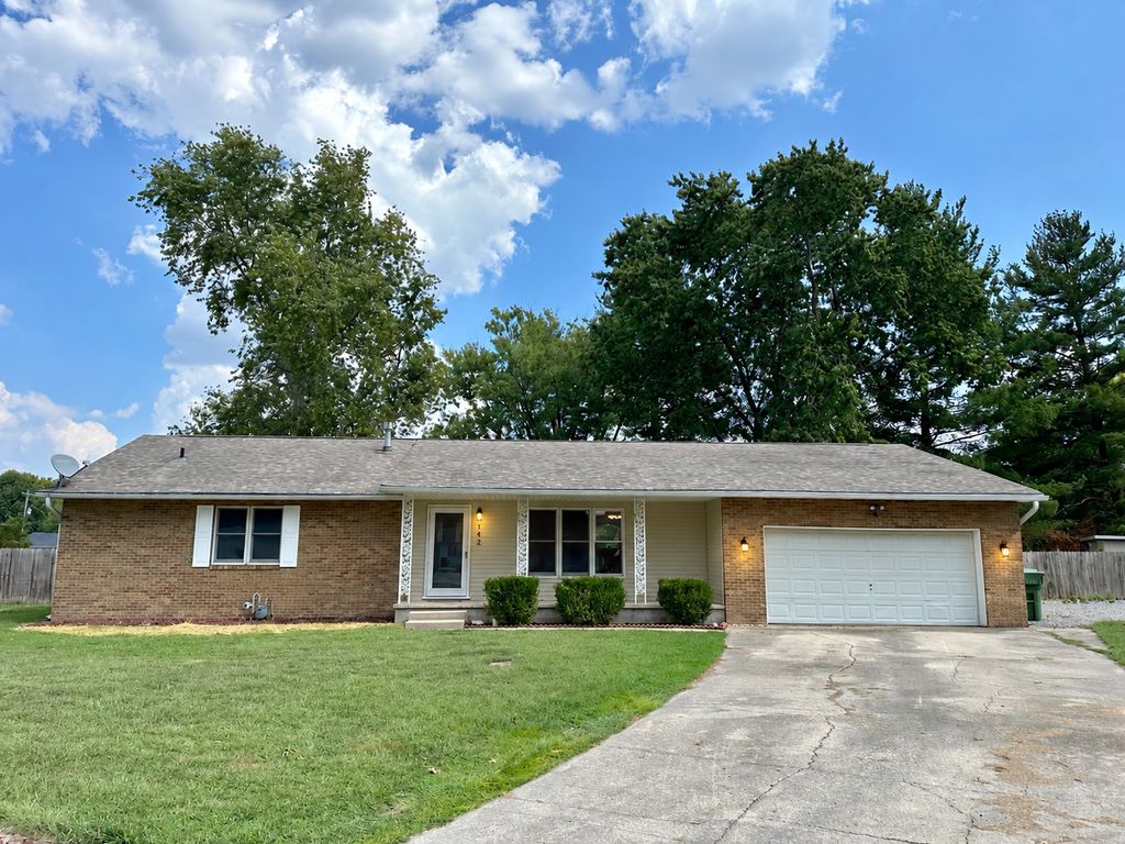 Image 1 of property listing at 142 Fielder Drive, Salem, IL 62881