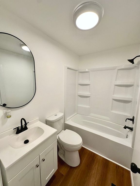 Image 16 of property listing at 142 Fielder Drive, Salem, IL 62881