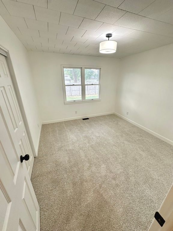 Image 17 of property listing at 142 Fielder Drive, Salem, IL 62881