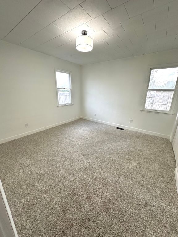 Image 18 of property listing at 142 Fielder Drive, Salem, IL 62881