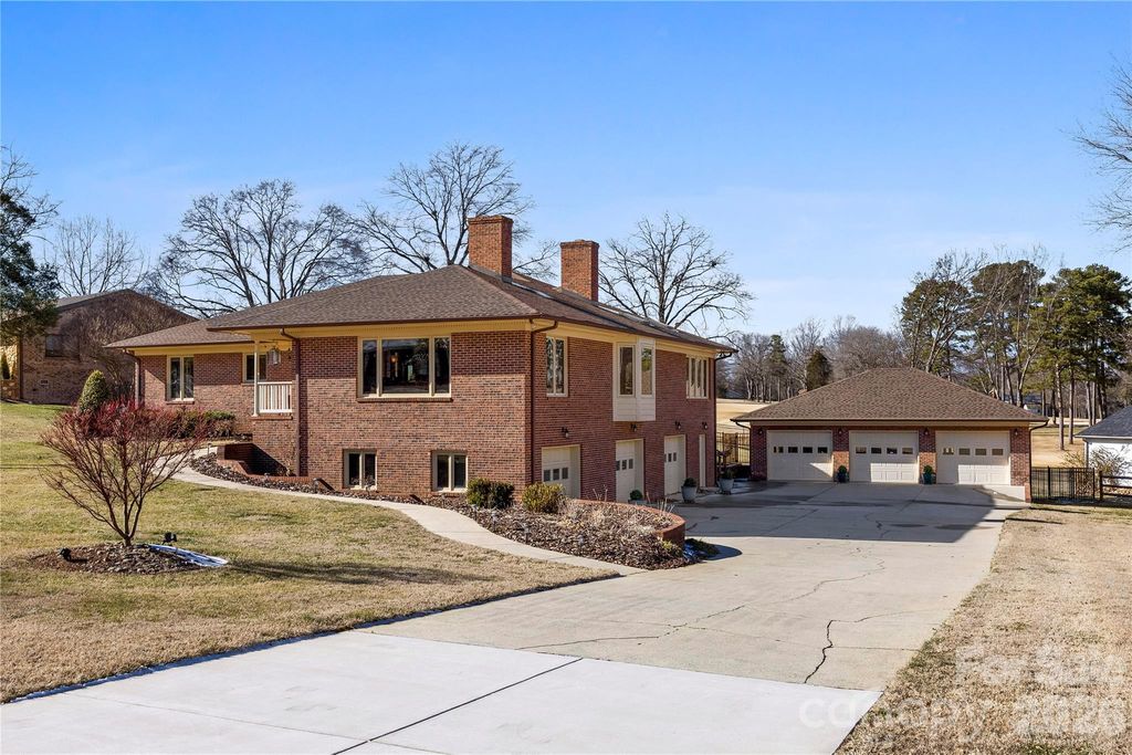 1419 Stoneyridge Drive, Charlotte, NC 28214