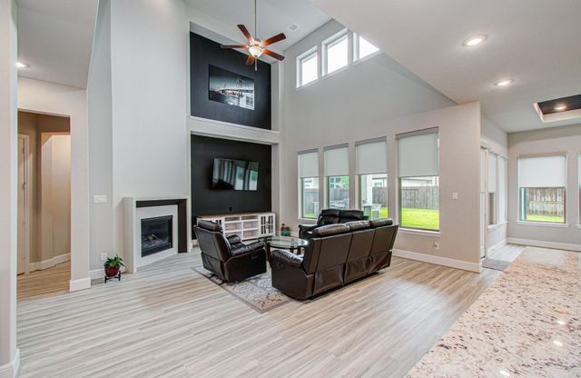 10015 Crescent Wood Drive, Missouri City, TX 77459