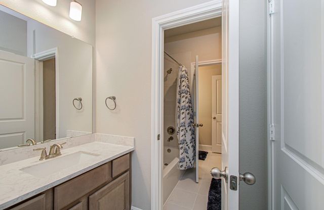 10015 Crescent Wood Drive, Missouri City, TX 77459