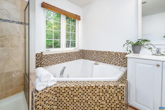 419 CARTER LN, Louisa, VA 23093