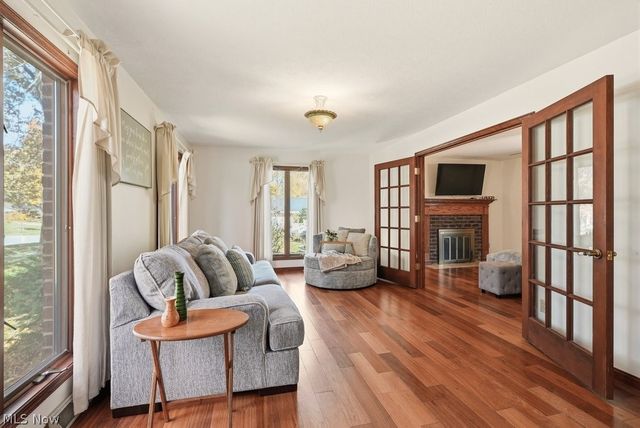 951 S Azalea Boulevard, Barberton, OH 44203