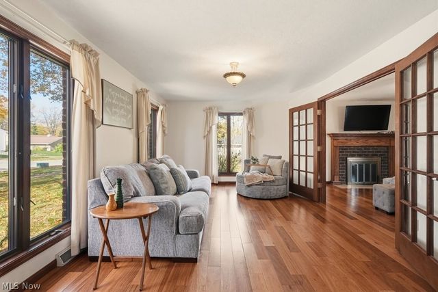 951 S Azalea Boulevard, Barberton, OH 44203