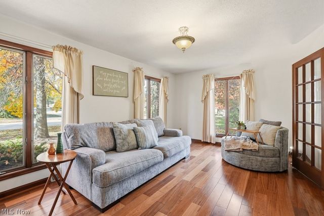 951 S Azalea Boulevard, Barberton, OH 44203