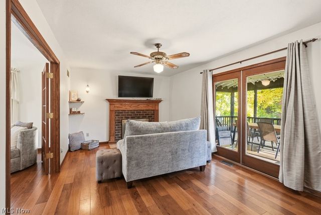 951 S Azalea Boulevard, Barberton, OH 44203