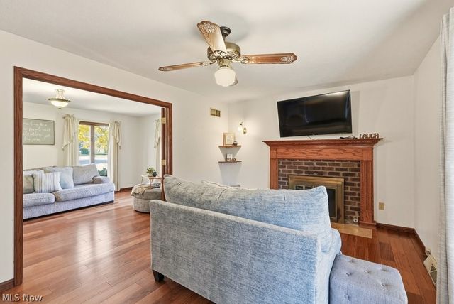 951 S Azalea Boulevard, Barberton, OH 44203