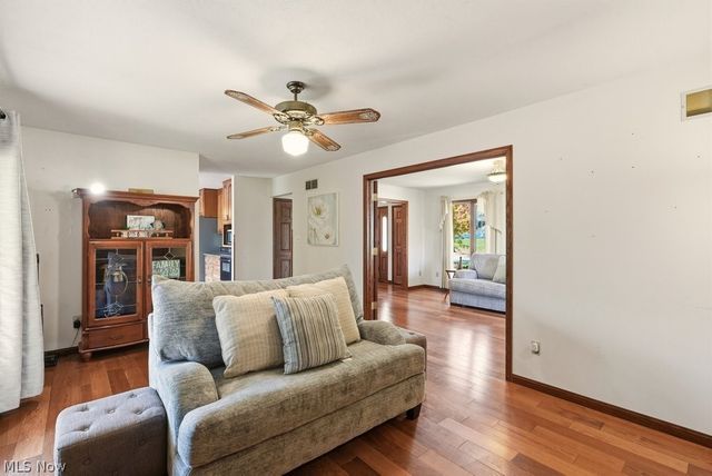 951 S Azalea Boulevard, Barberton, OH 44203